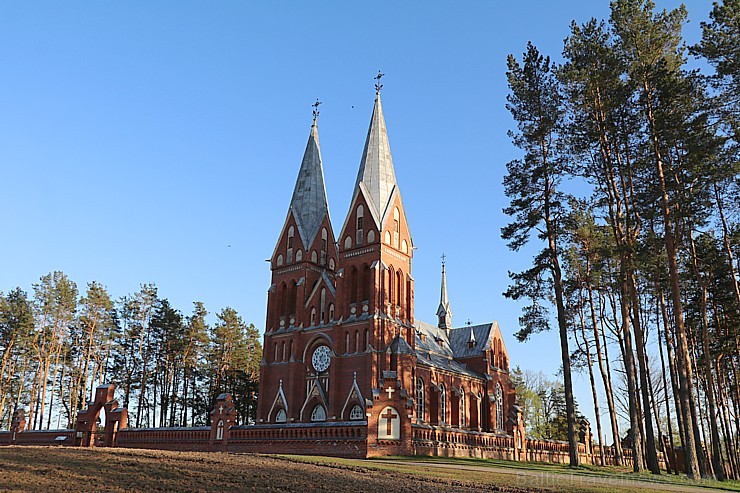 Travelnews.lv iesaka apciemot Viļaku un apskatīt burvīgo neogotikas stila baznīcu 253533