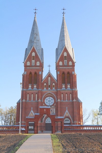 Travelnews.lv iesaka apciemot Viļaku un apskatīt burvīgo neogotikas stila baznīcu 253536