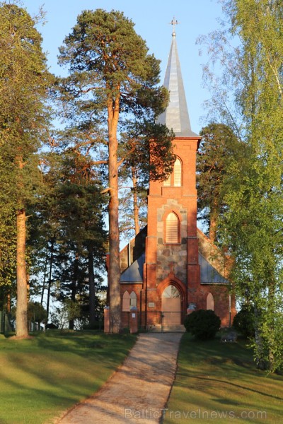 Travelnews.lv iesaka apciemot Viļaku un apskatīt burvīgo neogotikas stila baznīcu 253548