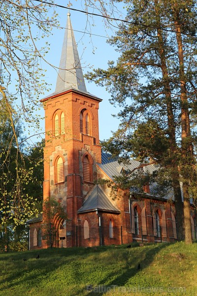 Travelnews.lv iesaka apciemot Viļaku un apskatīt burvīgo neogotikas stila baznīcu 253549
