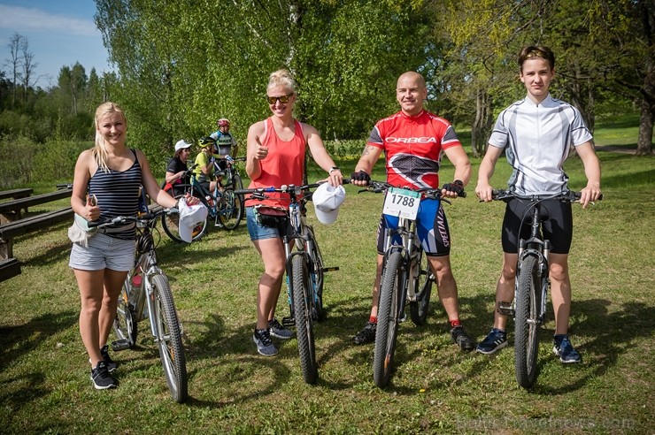 Smiltenes novada TIC atzīmē aktīvā tūrisma sezonas atklāšanu ar vasarīgu velobraucienu 