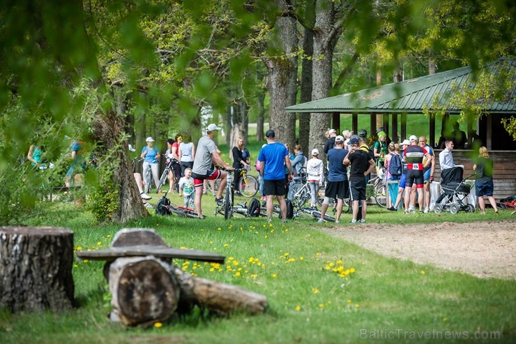 Smiltenes novada TIC atzīmē aktīvā tūrisma sezonas atklāšanu ar vasarīgu velobraucienu 