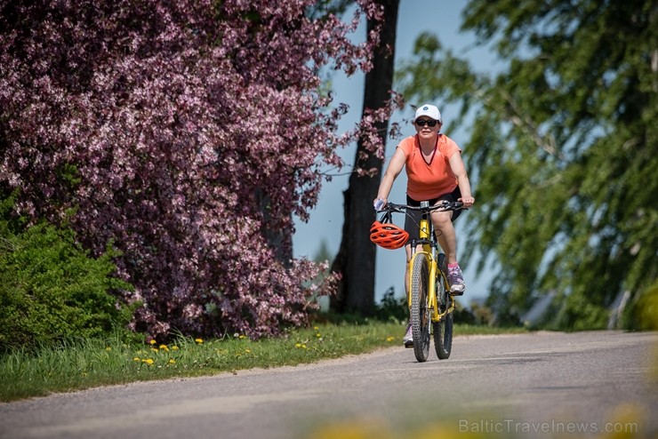 Smiltenes novada TIC atzīmē aktīvā tūrisma sezonas atklāšanu ar vasarīgu velobraucienu 