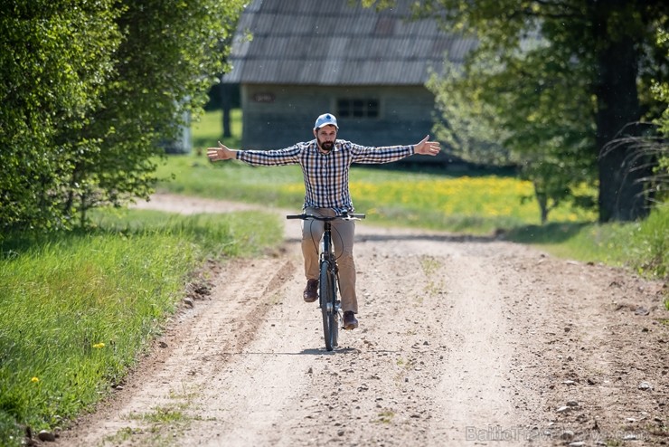 Smiltenes novada TIC atzīmē aktīvā tūrisma sezonas atklāšanu ar vasarīgu velobraucienu 