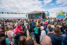 Ar koncertiem, saldējuma svētkiem un uguņošanu jūras krastā Jūrmalā  svin kūrorta vasaras sākumu, pulcējot vairākus tūkstošus apmeklētāju saulrieta ap 19