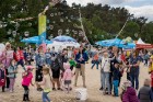 Ar koncertiem, saldējuma svētkiem un uguņošanu jūras krastā Jūrmalā  svin kūrorta vasaras sākumu, pulcējot vairākus tūkstošus apmeklētāju saulrieta ap 20