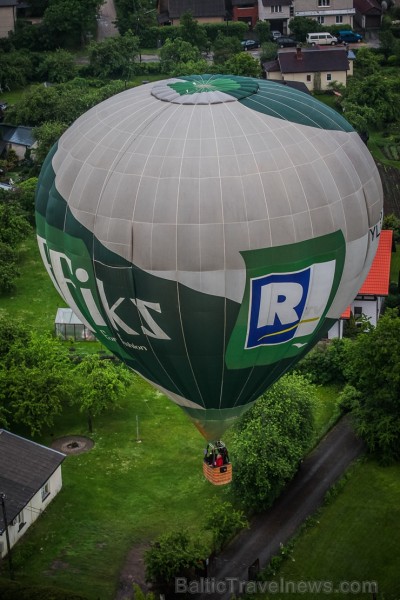 Visu Siguldas pilsētas svētku garumā siguldieši un pilsētas viesi baudīja krāšņu mākoņu kuģu rīta un vakara lidojumus 255768