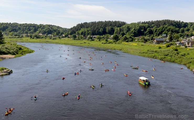 Aizsargājamo ainavu apvidū Augšdaugava notika pasākums Lielais plosts 2019, kas aktīvās atpūtas cienītāju vidū jau ir kļuvis iecienīts un tuvs 255940