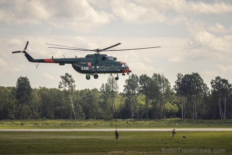 Aviācijas bāzē Lielvārdē 8.06.2019. norisinājās aviācijas paraugdemonstrējumi, kas veltīti Gaisa spēku simtgadei 256511