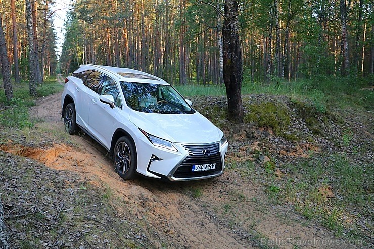 70 bildes - «Lexus RX 450hL» (2018) 256671