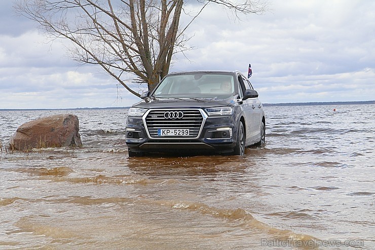 55 bildes - «Audi Q7 e-tron» un  65 bildes - «Audi Q7 e-tron» 256694