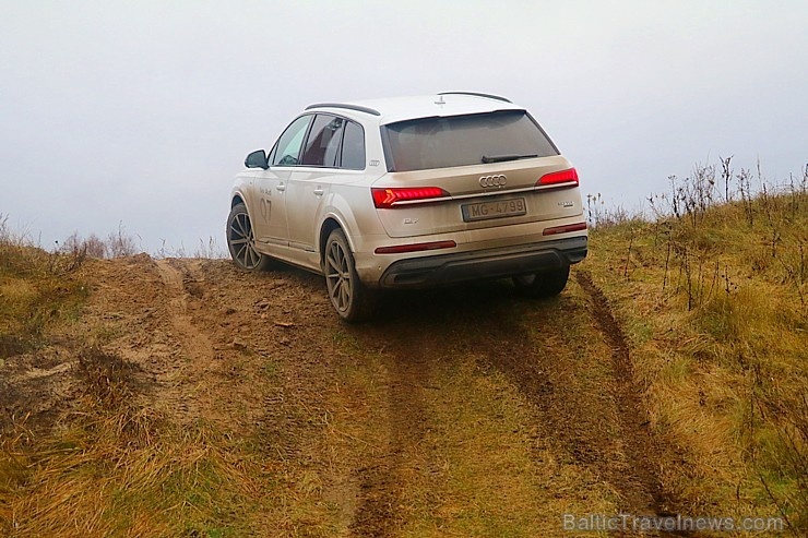 45 bildes - «Audi Q7 50 TDI» un 40 bildes - «Audi Q7 50 TDI» (2019) 274462