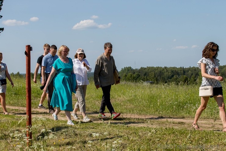 Ar krāšņu svētku atklāšanas programmu Alūksnes  pusē atklātas Veclaicenes aizsargājamo ainavu apvidū izveidotās Dabas mājas un pašapkalpošanās tūrisma 256751