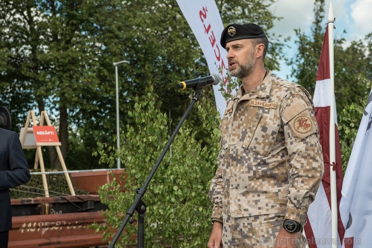 Ar rekonstruētā vēsturiskā Igaunijas bruņuvilciena 