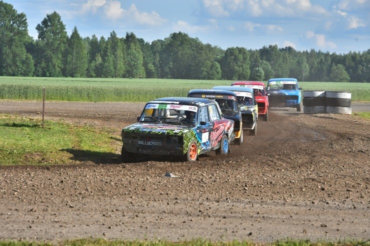 Rallijkrosa čempionāta 2. posms Salas novada Biržos pulcēja lielu skaitu sportistu un atbalstītāju, garantējot īpašu autosporta piepildītu brīvdienu 257045