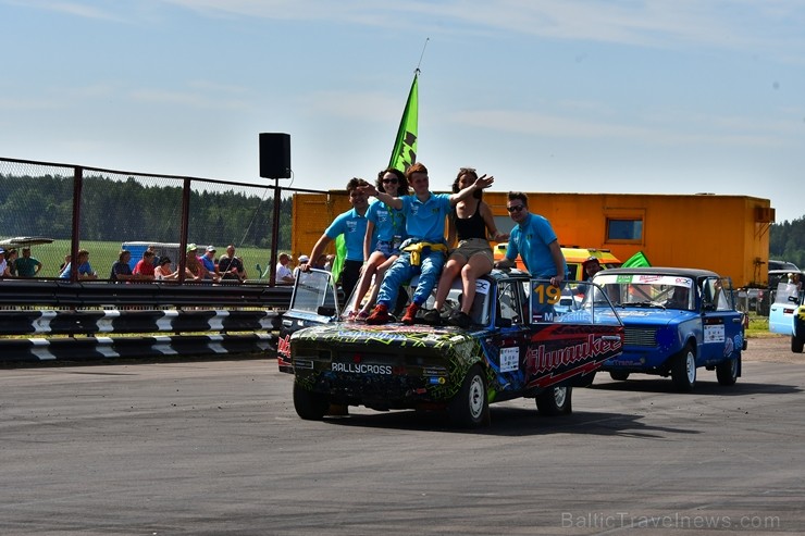 Rallijkrosa čempionāta 2. posms Salas novada Biržos pulcēja lielu skaitu sportistu un atbalstītāju, garantējot īpašu autosporta piepildītu brīvdienu 257052