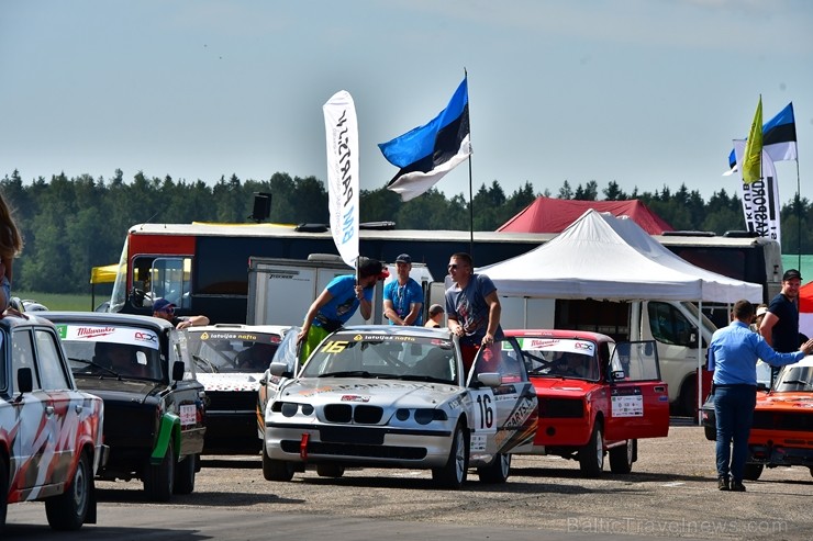 Rallijkrosa čempionāta 2. posms Salas novada Biržos pulcēja lielu skaitu sportistu un atbalstītāju, garantējot īpašu autosporta piepildītu brīvdienu 257053