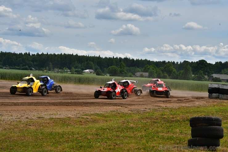 Rallijkrosa čempionāta 2. posms Salas novada Biržos pulcēja lielu skaitu sportistu un atbalstītāju, garantējot īpašu autosporta piepildītu brīvdienu 257064