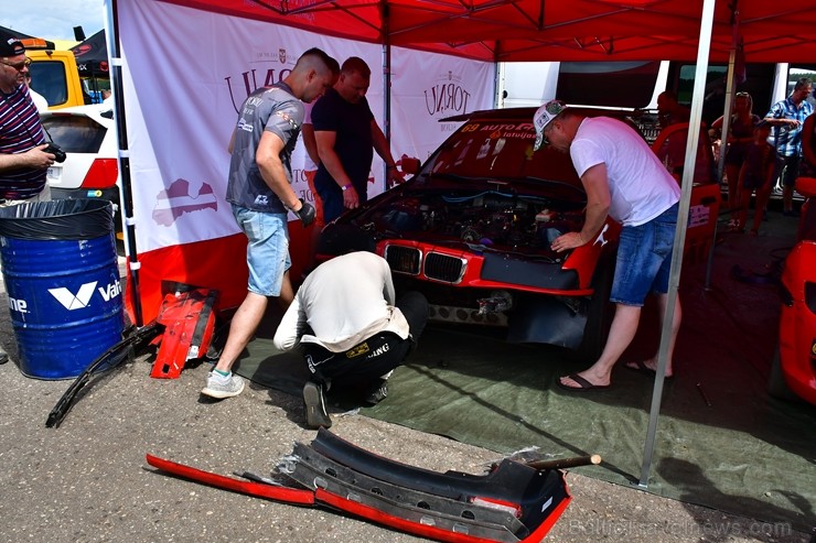 Rallijkrosa čempionāta 2. posms Salas novada Biržos pulcēja lielu skaitu sportistu un atbalstītāju, garantējot īpašu autosporta piepildītu brīvdienu 257072