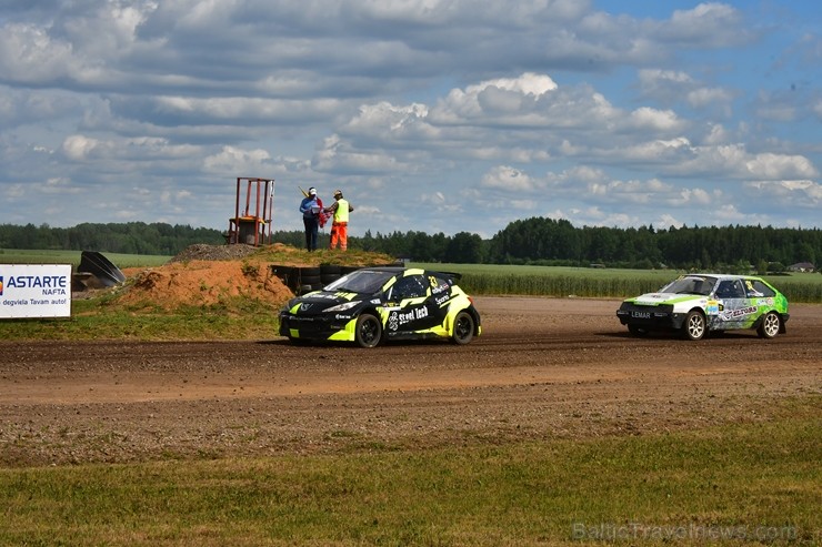 Rallijkrosa čempionāta 2. posms Salas novada Biržos pulcēja lielu skaitu sportistu un atbalstītāju, garantējot īpašu autosporta piepildītu brīvdienu 257074