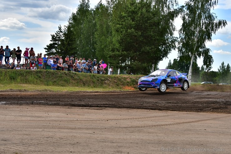 Rallijkrosa čempionāta 2. posms Salas novada Biržos pulcēja lielu skaitu sportistu un atbalstītāju, garantējot īpašu autosporta piepildītu brīvdienu 257077