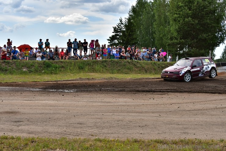 Rallijkrosa čempionāta 2. posms Salas novada Biržos pulcēja lielu skaitu sportistu un atbalstītāju, garantējot īpašu autosporta piepildītu brīvdienu 257078