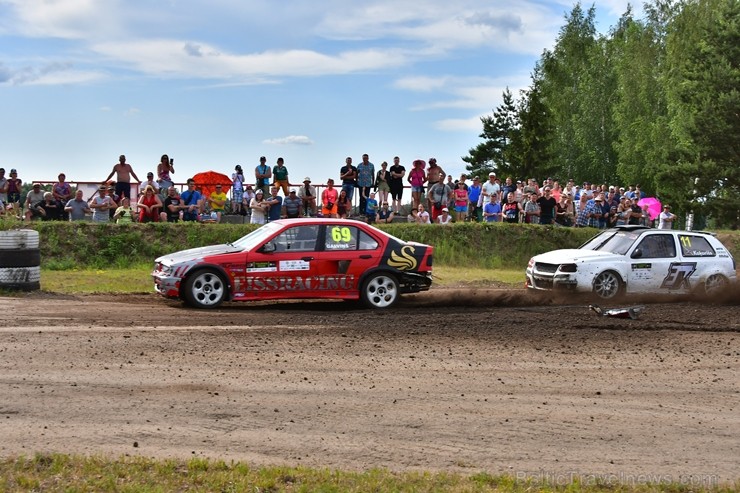 Rallijkrosa čempionāta 2. posms Salas novada Biržos pulcēja lielu skaitu sportistu un atbalstītāju, garantējot īpašu autosporta piepildītu brīvdienu 257080