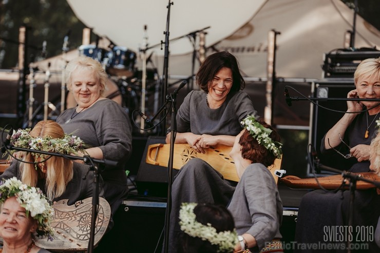 Brangi jo brangi Valmiermuižas parkā aizvadīts etnofestivāls SVIESTS 2019, kurā uzstājās pasaulē atzīti pašmāju mākslinieki 257173