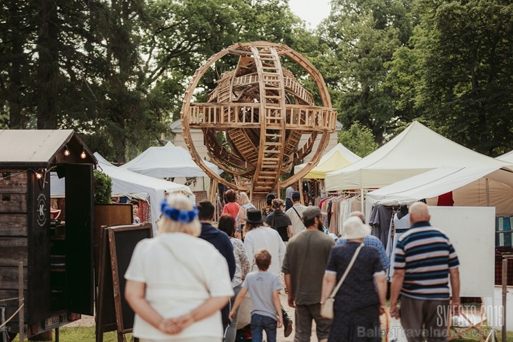 Brangi jo brangi Valmiermuižas parkā aizvadīts etnofestivāls SVIESTS 2019, kurā uzstājās pasaulē atzīti pašmāju mākslinieki 257175