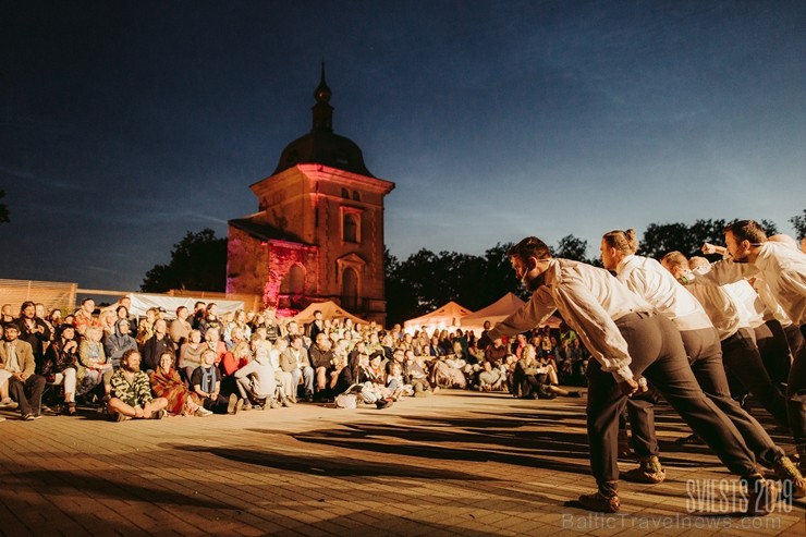 Brangi jo brangi Valmiermuižas parkā aizvadīts etnofestivāls SVIESTS 2019, kurā uzstājās pasaulē atzīti pašmāju mākslinieki 257215