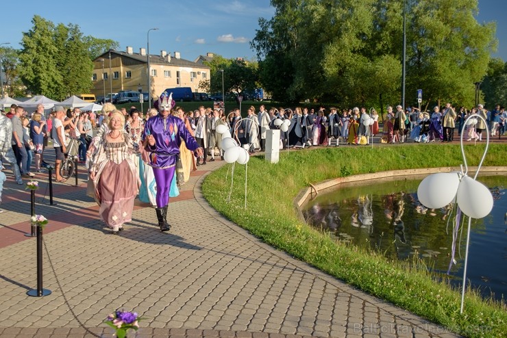 Rēzeknē15. jūnijā rīkoja Martas balli, kas veltīta Latgales novadniecei Martai Skavronskai, kurai liktenis bija lēmis kļūt par cara Pētera I sievu un  257250