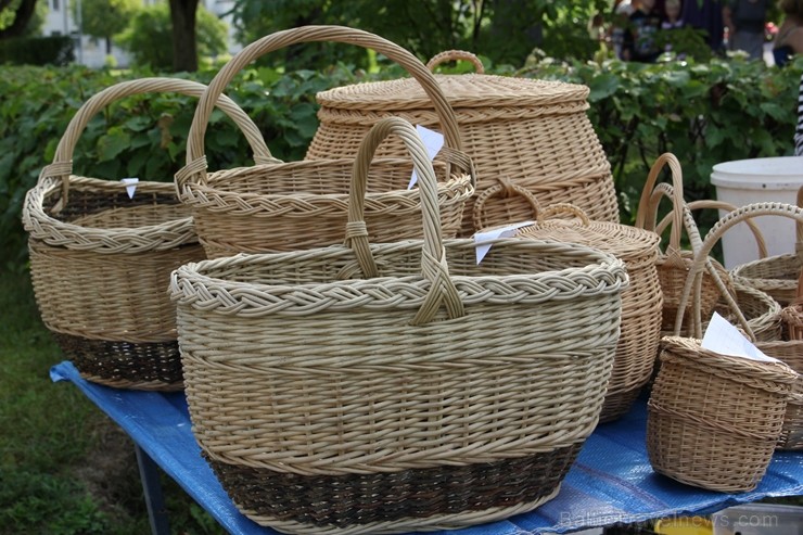 Gulbenes Zaļais tirdziņš notiek katra mēneša trešajā sestdienā un tajā var atrast tikai pašu novadnieku ražotu, audzētu un darinātu produkciju 257354