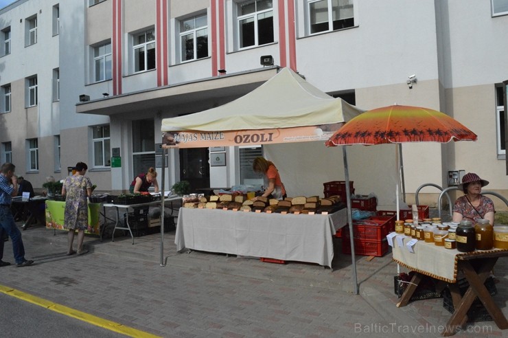 Gulbenes Zaļais tirdziņš notiek katra mēneša trešajā sestdienā un tajā var atrast tikai pašu novadnieku ražotu, audzētu un darinātu produkciju 257362