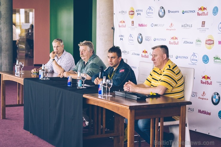 Tukumā rīko aviošova «Wings Over Baltics Airshow 2019» preses konferenci. Šovs norisināsies Lidostā 