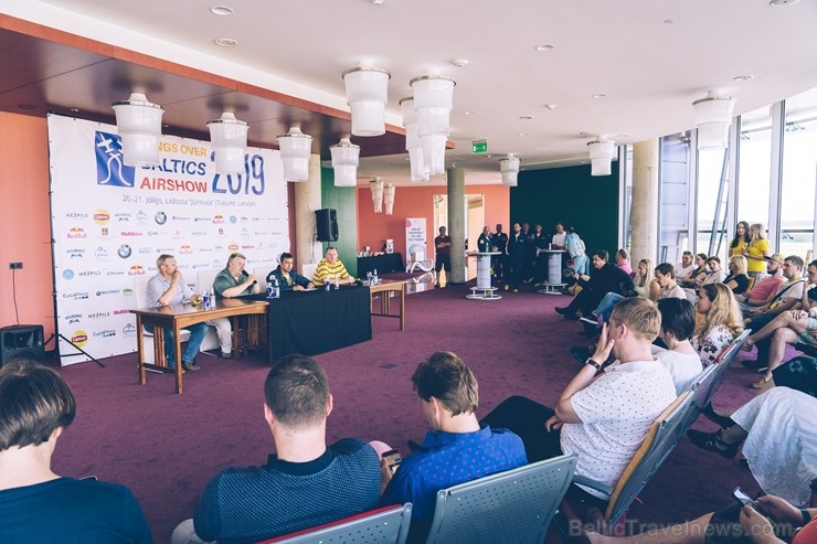 Tukumā rīko aviošova «Wings Over Baltics Airshow 2019» preses konferenci. Šovs norisināsies Lidostā 