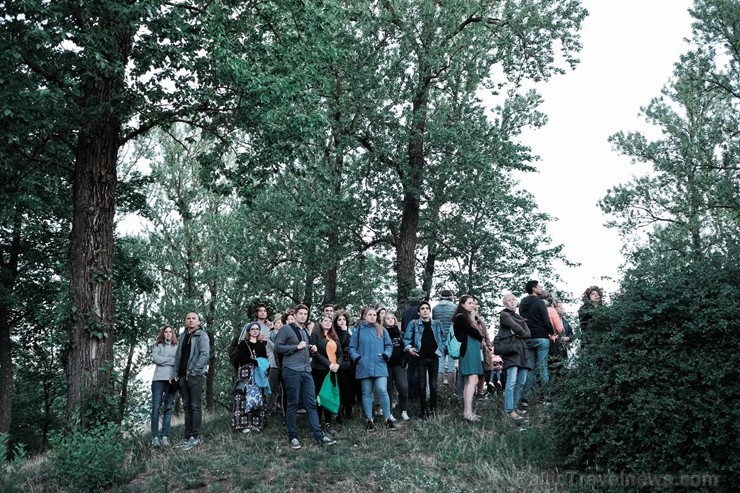 Jau vairākus gadus līgotāji, kuriem tuvāka ir tradicionālā Jāņu svinēšana, pulcējas Rīgas augstākajā kalnā – Dzegužkalnā 257522