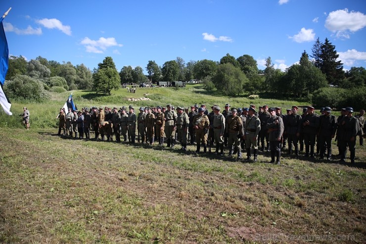 Kaujā Cēsīs piedalījās vairāk nekā 200 rekonstruktori no Latvijas, Igaunijas, Lietuvas, Polijas un Krievijas, cīņu meistari un Latvijas Nacionālās aiz 257813