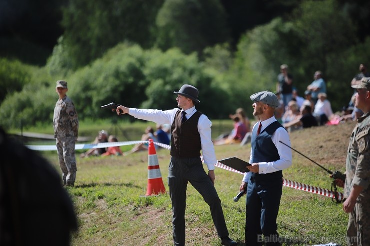 Kaujā Cēsīs piedalījās vairāk nekā 200 rekonstruktori no Latvijas, Igaunijas, Lietuvas, Polijas un Krievijas, cīņu meistari un Latvijas Nacionālās aiz 257819