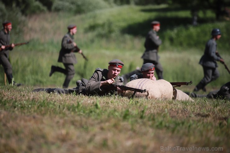 Kaujā Cēsīs piedalījās vairāk nekā 200 rekonstruktori no Latvijas, Igaunijas, Lietuvas, Polijas un Krievijas, cīņu meistari un Latvijas Nacionālās aiz 257827