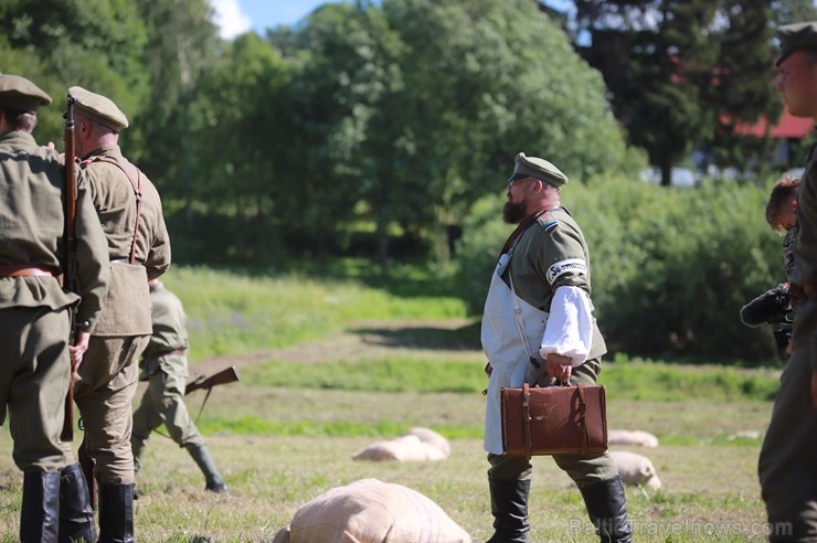 Kaujā Cēsīs piedalījās vairāk nekā 200 rekonstruktori no Latvijas, Igaunijas, Lietuvas, Polijas un Krievijas, cīņu meistari un Latvijas Nacionālās aiz 257849