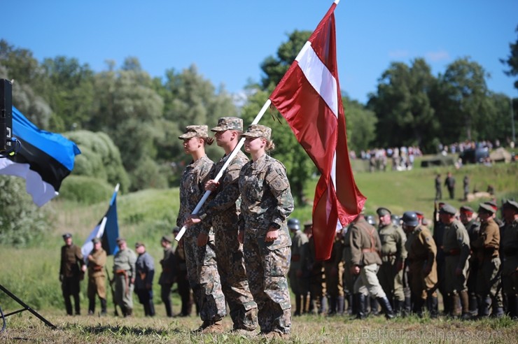 Kaujā Cēsīs piedalījās vairāk nekā 200 rekonstruktori no Latvijas, Igaunijas, Lietuvas, Polijas un Krievijas, cīņu meistari un Latvijas Nacionālās aiz 257850