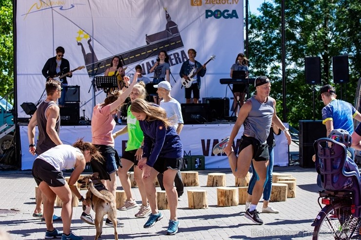 Vēsturiskais 107 km skrējiensoļojums Rīga - Valmiera šogad atzīmē 30 gadu jubileju. Pirmais skrējiens norisinājās 1989. gadā - trīs dienas pēc leģendā 257892