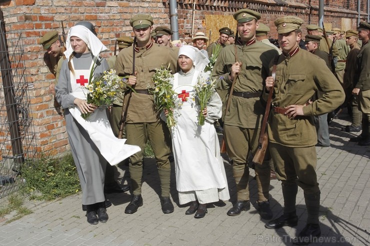 Pasākuma norises vieta Liepājā tika iekārtota precīzi un stilistiski atbilstoši 1919. gada vēsturisko fotoattēlu piemēriem 258006