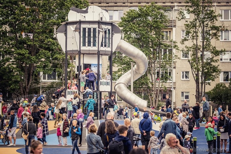 Ar vērienīgu svētku programmu, ekstrēmo sporta veidu paraugdemonstrējumiem un īpaši lielu svētku torti Rīgā atklāj Imantas sporta centru 258364