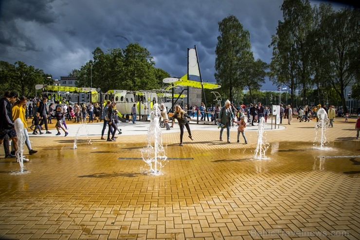 Ar vērienīgu svētku programmu, ekstrēmo sporta veidu paraugdemonstrējumiem un īpaši lielu svētku torti Rīgā atklāj Imantas sporta centru 258372