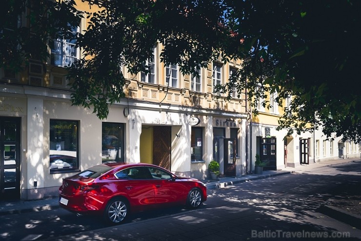 Vienam no kompaktās klases hečbekiem Mazda3 ir dvīņubrālis, kuru droši var saukt par vienu no skaistākajiem kompaktās klases sedaniem 258420