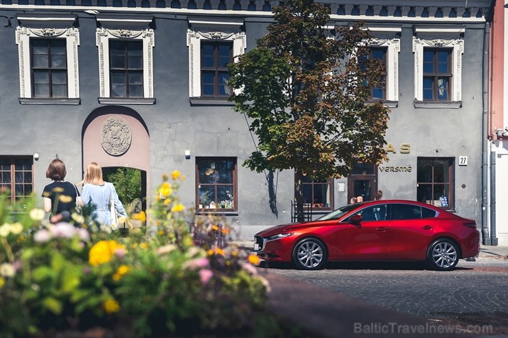 Vienam no kompaktās klases hečbekiem Mazda3 ir dvīņubrālis, kuru droši var saukt par vienu no skaistākajiem kompaktās klases sedaniem 258422