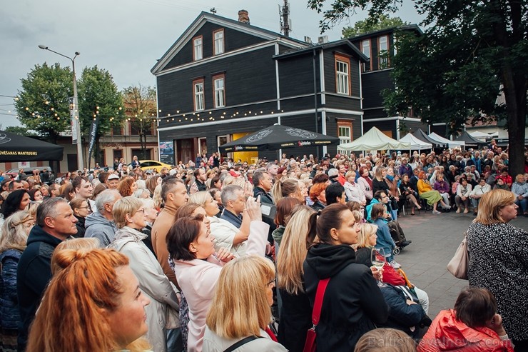 Mēnesi pirms festivāla Summertime sākuma, tā patronese Inese Galante dāvāja Rīgas klausītājiem bezmaksas koncertu Kalnciema kvartālā 258507