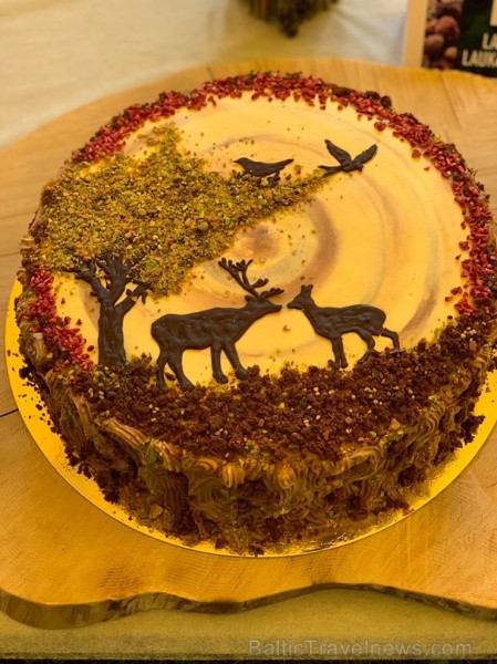 Zaubes savvaļas kulinārā festivāla ietvaros nosaka labāko lauku torti. Foto: Erlens Ernstsons 259037