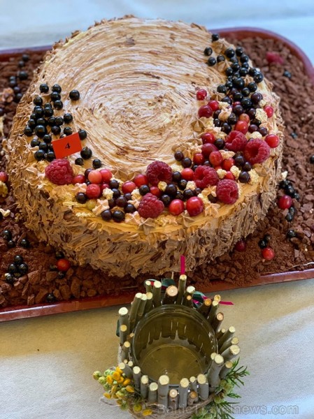 Zaubes savvaļas kulinārā festivāla ietvaros nosaka labāko lauku torti. Foto: Erlens Ernstsons 259044